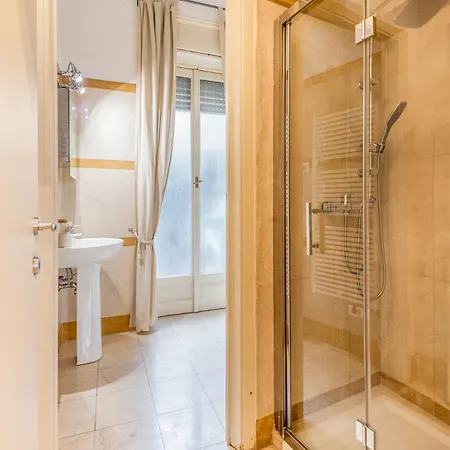 4 Pax Luxury Duomo San Babila Milaan