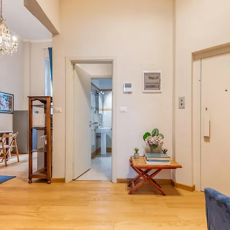 4 Pax Luxury Duomo San Babila Milán